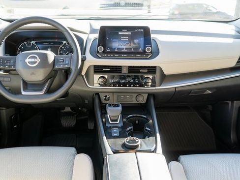 Certified 2025 Nissan Rogue SV image 16