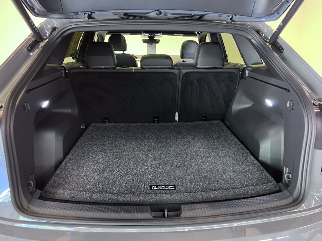Certified 2026 Volkswagen Atlas Cross Sport SE w/ Panoramic Sunroof Package FWD image 5