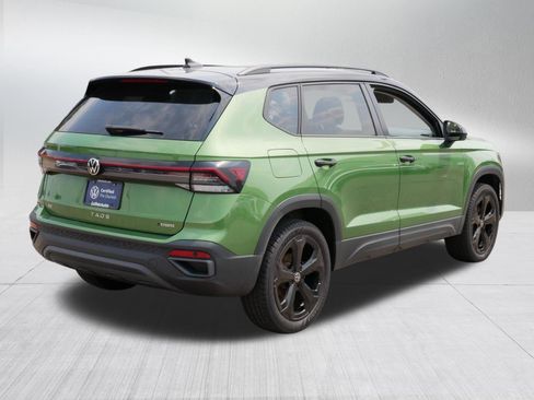 Certified 2025 Volkswagen Taos SE AWD/4WD image 7