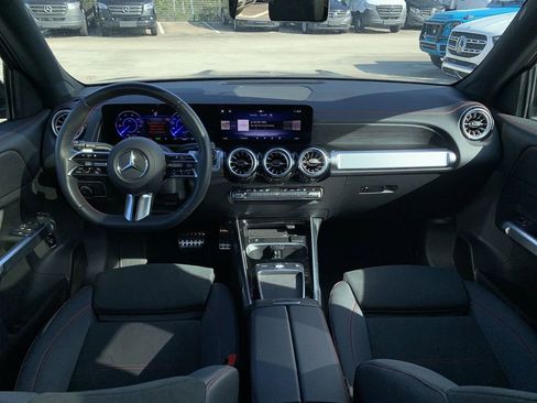 Used 2024 Mercedes-Benz EQB 300 4MATIC image 2