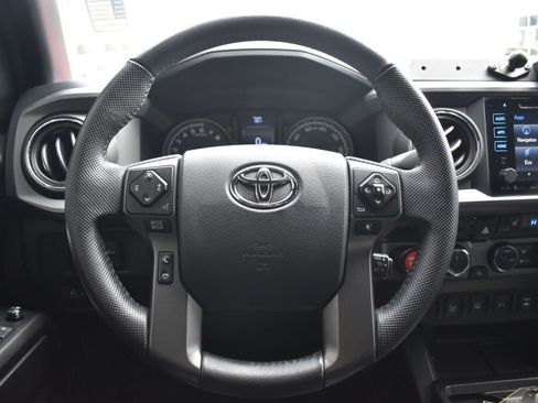 Used 2017 Toyota Tacoma TRD Off-Road w/ Premium & Technology Package image 9