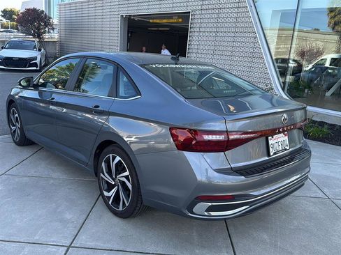 Used 2025 Volkswagen Jetta SEL image 8