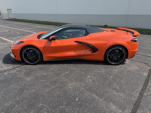 Used 2025 Chevrolet Corvette Stingray Premium Conv w/ Z51 Performance Package RWD image 3