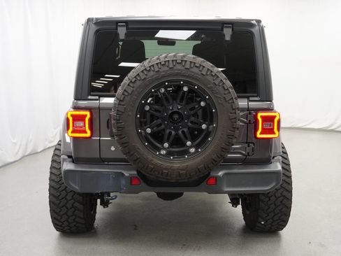 Used 2018 Jeep Wrangler Unlimited Sahara w/ Uconnect 4C Nav & Sound Group AWD/4WD image 12