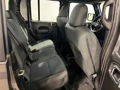 Used 2025 Jeep Gladiator Sport image 30