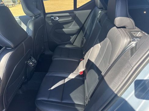 Used 2023 Volvo XC40 B5 Plus w/ Climate Package image 6