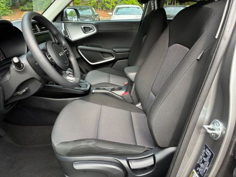 Used 2025 Kia Soul LX w/ LX Technology Package FWD image 27