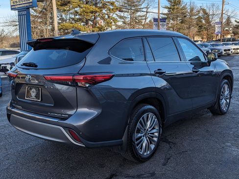 Used 2022 Toyota Highlander Platinum image 7