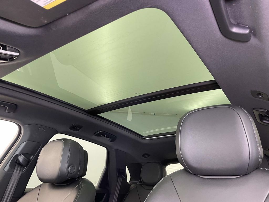 Certified 2023 Porsche Cayenne AWD/4WD image 18
