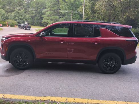 New 2027 Chevrolet Traverse LT w/ Midnight/Sport Edition FWD image 7