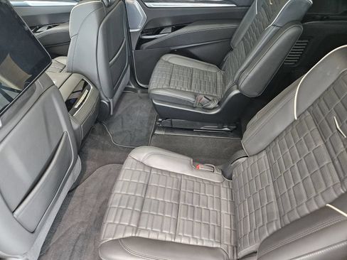 Certified 2025 Cadillac Escalade ESV V AWD/4WD image 28