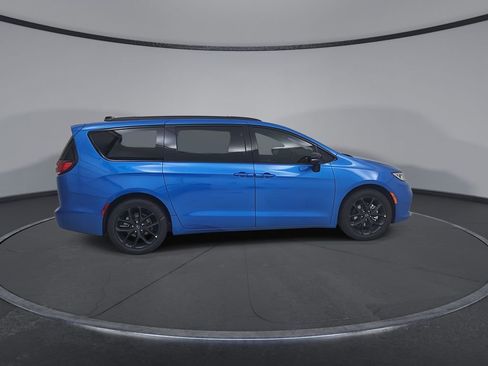 New 2026 Chrysler Pacifica Limited w/ S Appearance Package image 16