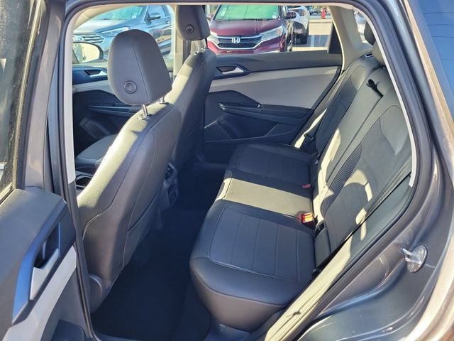 Certified 2024 Volkswagen Taos SE FWD image 10