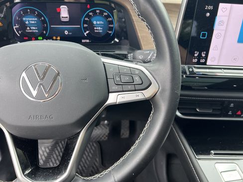 Used 2024 Volkswagen Atlas SE w/ Panoramic Sunroof Package FWD image 20