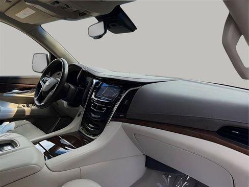 Used 2016 Cadillac Escalade Premium AWD/4WD image 39