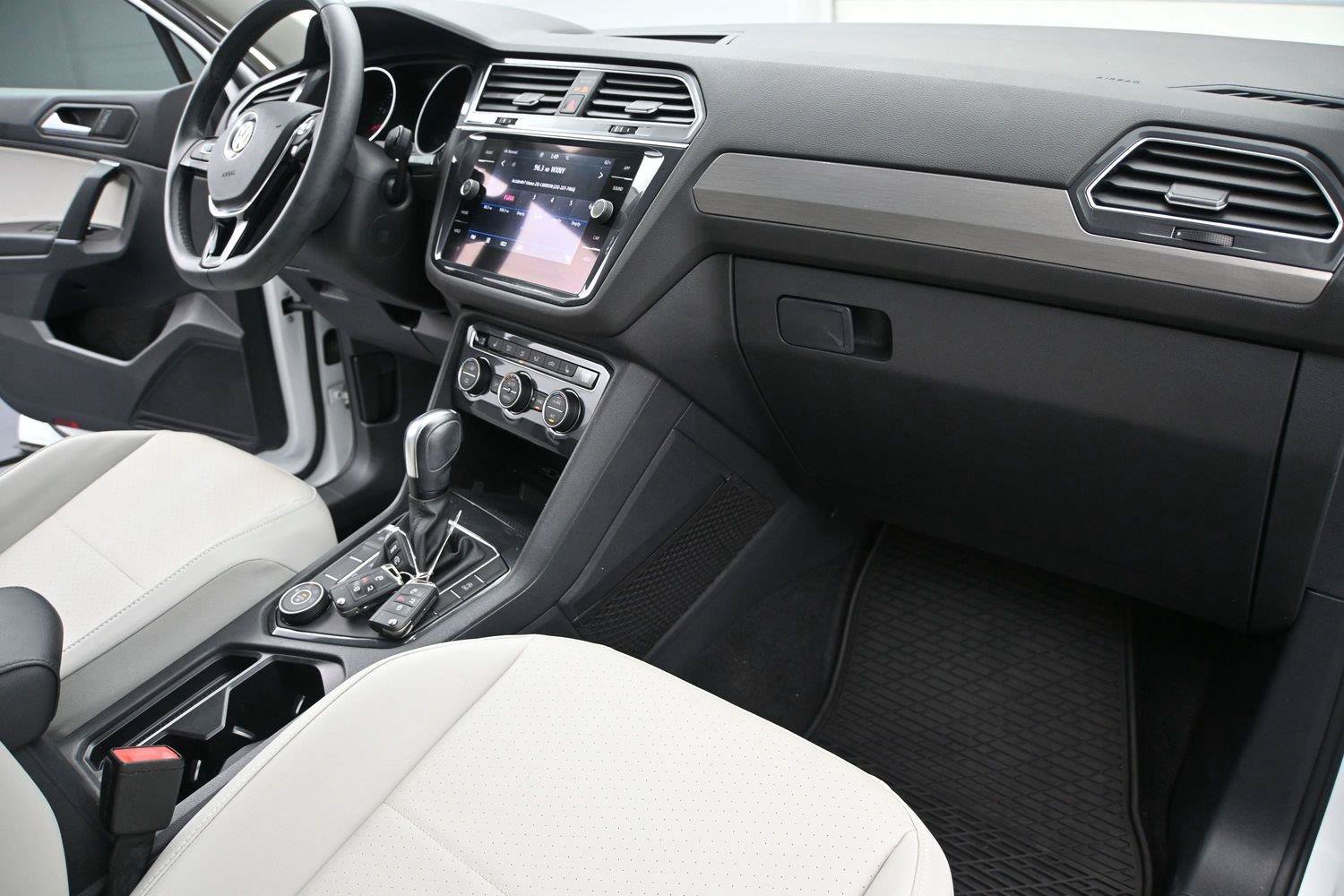 Used 2020 Volkswagen Tiguan SE w/ Panoramic Sunroof Package AWD/4WD image 15