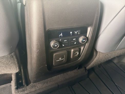 Used 2020 Buick Enclave Premium w/ Sun and Sites Package image 38