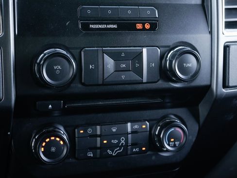 Used 2017 Ford F550 2WD Regular Cab Super Duty image 34