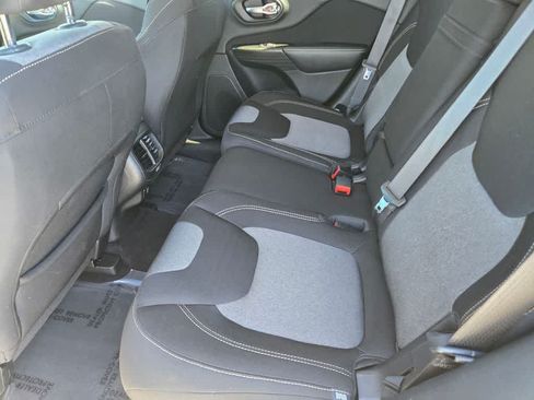 Used 2014 Jeep Cherokee Latitude AWD/4WD image 12