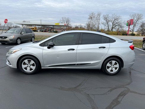 Used 2018 Chevrolet Cruze LS image 3