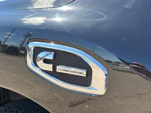 Used 2017 Nissan Titan SL AWD/4WD image 8
