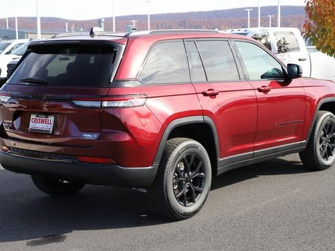 New 2025 Jeep Grand Cherokee Altitude image 5