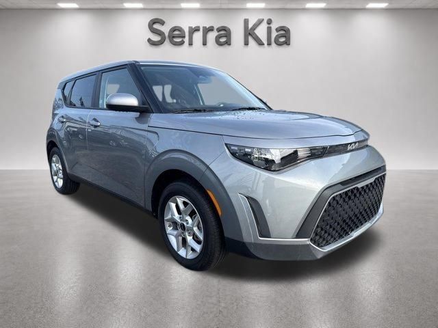 Used 2025 Kia Soul LX w/ LX Technology Package FWD image 3