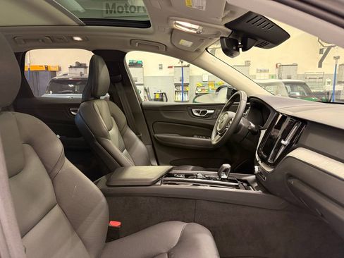 Used 2025 Volvo XC60 B5 Plus image 29