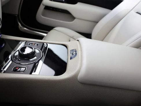 Used 2016 Rolls-Royce Wraith image 40