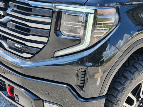 Used 2025 GMC Sierra 1500 AT4 w/ AT4 Premium Package AWD/4WD image 28
