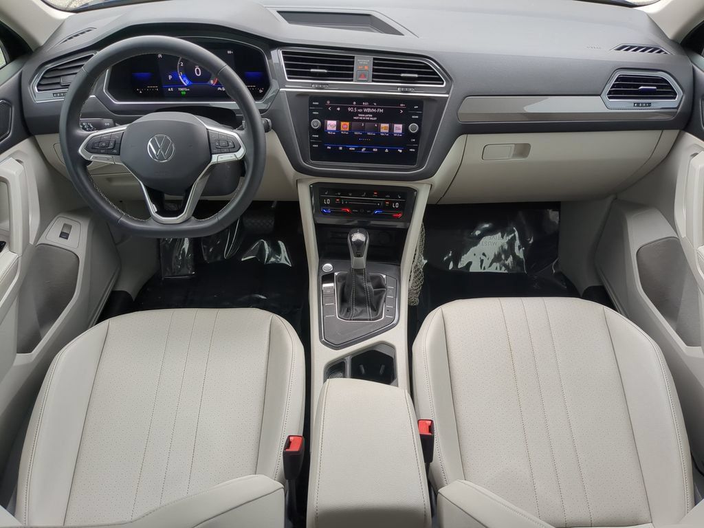 Certified 2022 Volkswagen Tiguan SE FWD image 13