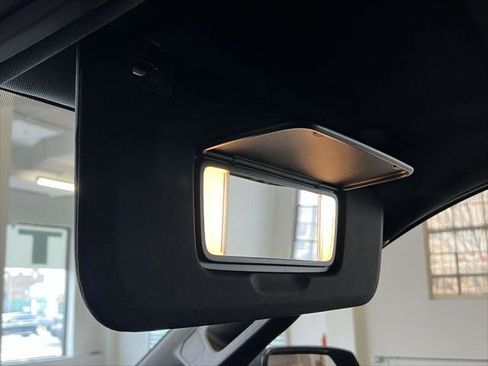 Used 2024 Chevrolet Suburban High Country image 33