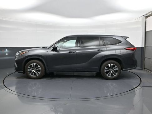 Used 2021 Toyota Highlander XLE FWD image 4