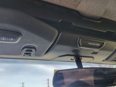 Used 2018 Jeep Wrangler Unlimited Sahara AWD/4WD image 28