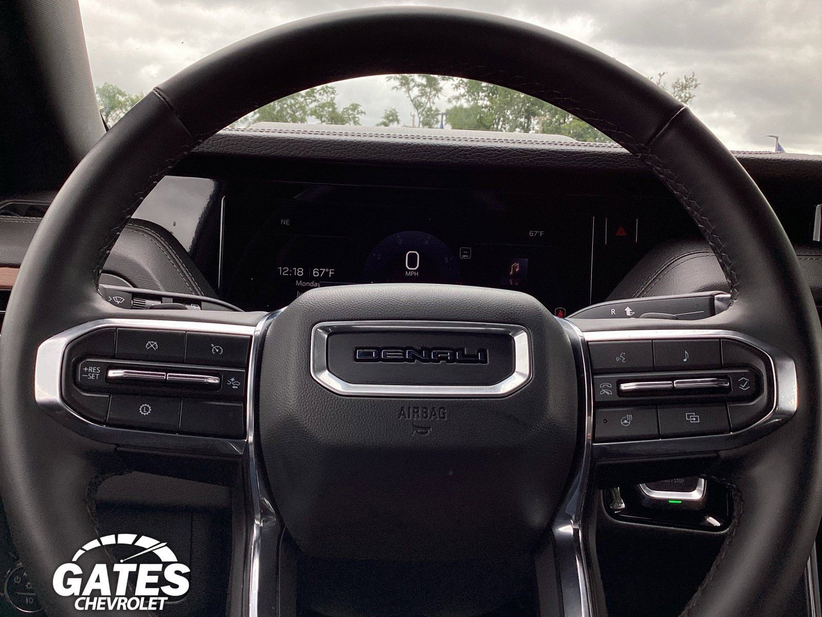 Used 2025 GMC Yukon XL Denali AWD/4WD image 29