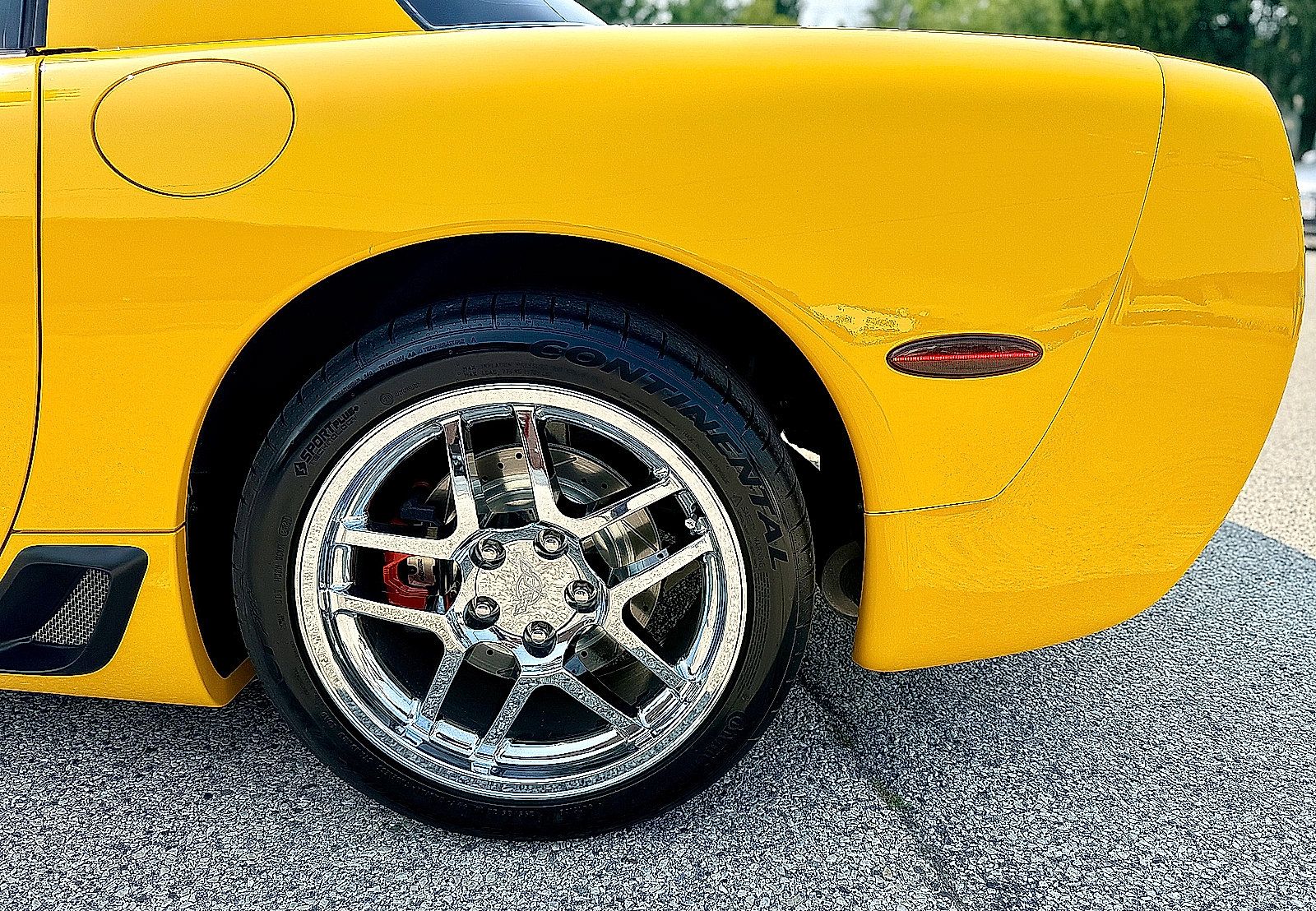 Used 2004 Chevrolet Corvette Z06 w/ Memory Package RWD image 18