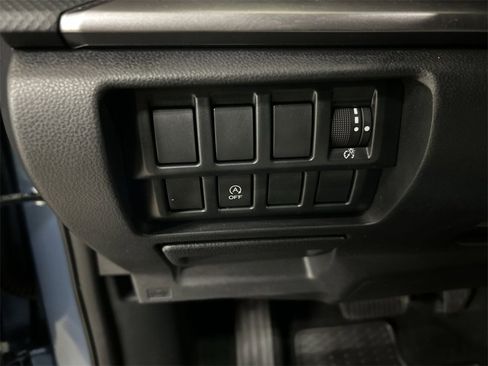 Used 2019 Subaru Forester Premium w/ All-Weather Package image 17