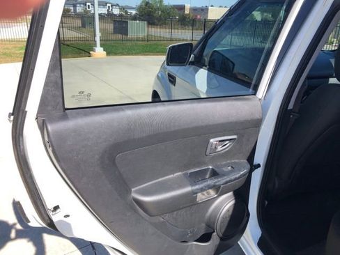 Used 2010 Kia Soul + image 25