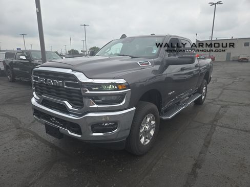 Used 2025 RAM 2500 Big Horn AWD/4WD image 1