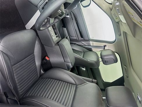 Used 2024 Land Rover Discovery S image 22