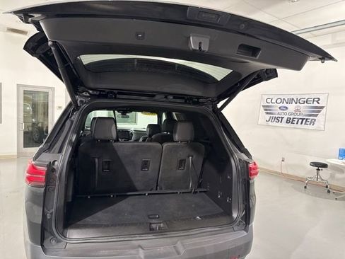 Used 2022 Chevrolet Traverse LT image 14