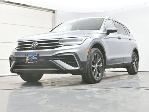 Used 2024 Volkswagen Tiguan SE image 29