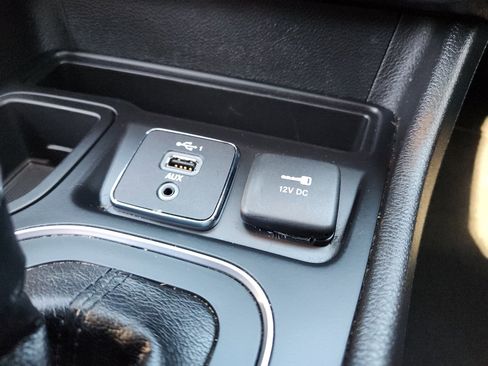 Used 2021 Jeep Cherokee Latitude image 16