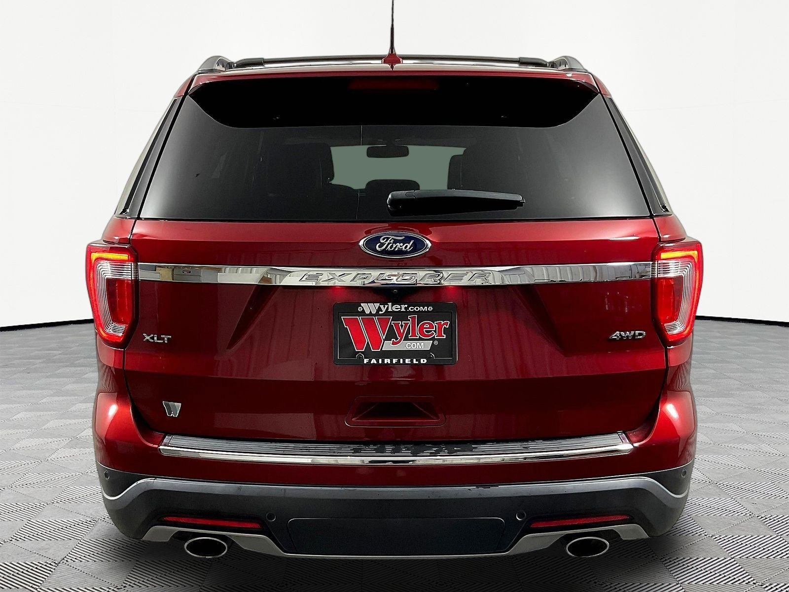 Used 2018 Ford Explorer XLT w/ Equipment Group 202A AWD/4WD image 5