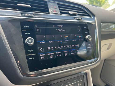 Certified 2024 Volkswagen Tiguan SE w/ Panoramic Sunroof Package FWD image 16