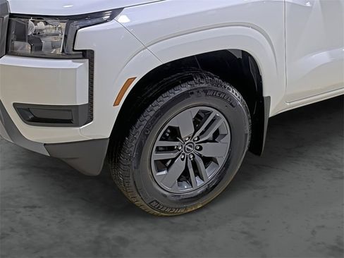 Used 2025 Nissan Frontier SV image 7