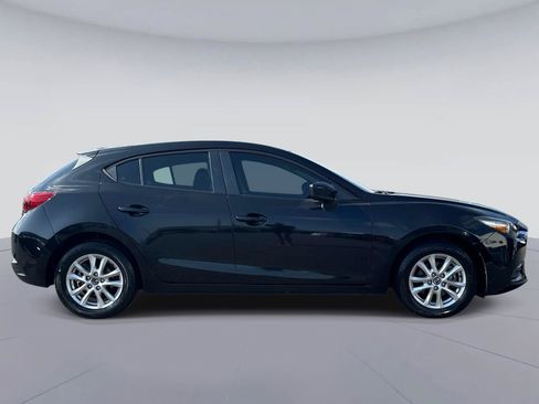 Used 2018 MAZDA MAZDA3 Sport FWD image 2