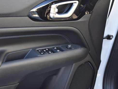 New 2026 Jeep Compass Latitude image 27