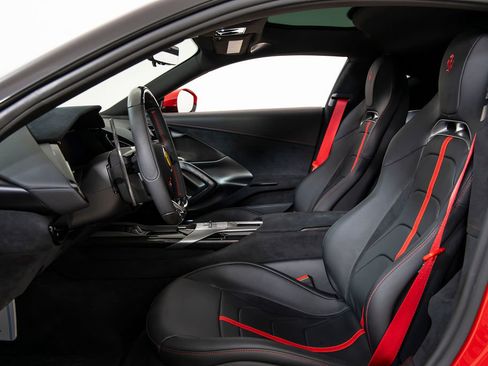 Certified 2025 Ferrari 12Cilindri image 5