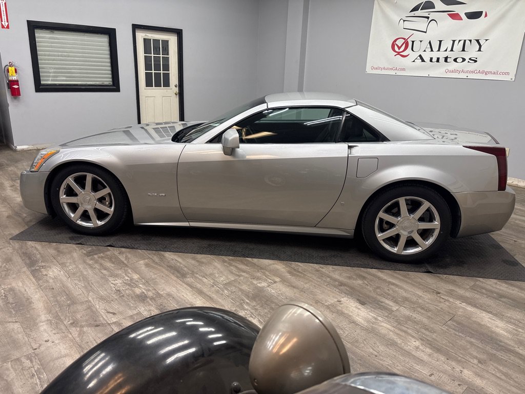 Used 2006 Cadillac XLR RWD image 16